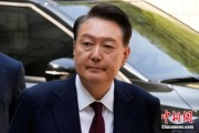 事业是指韩国大选后尹锡悦首次出庭 面对选举结果提问保持沉默